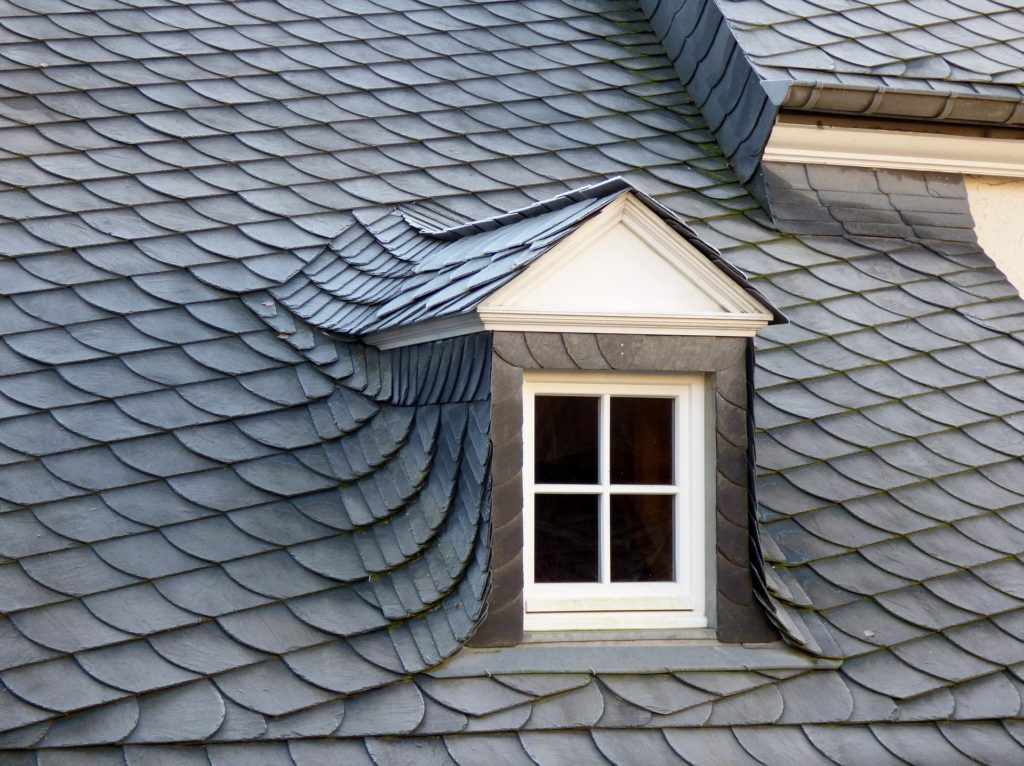 dormer-502528_1920-1024x766